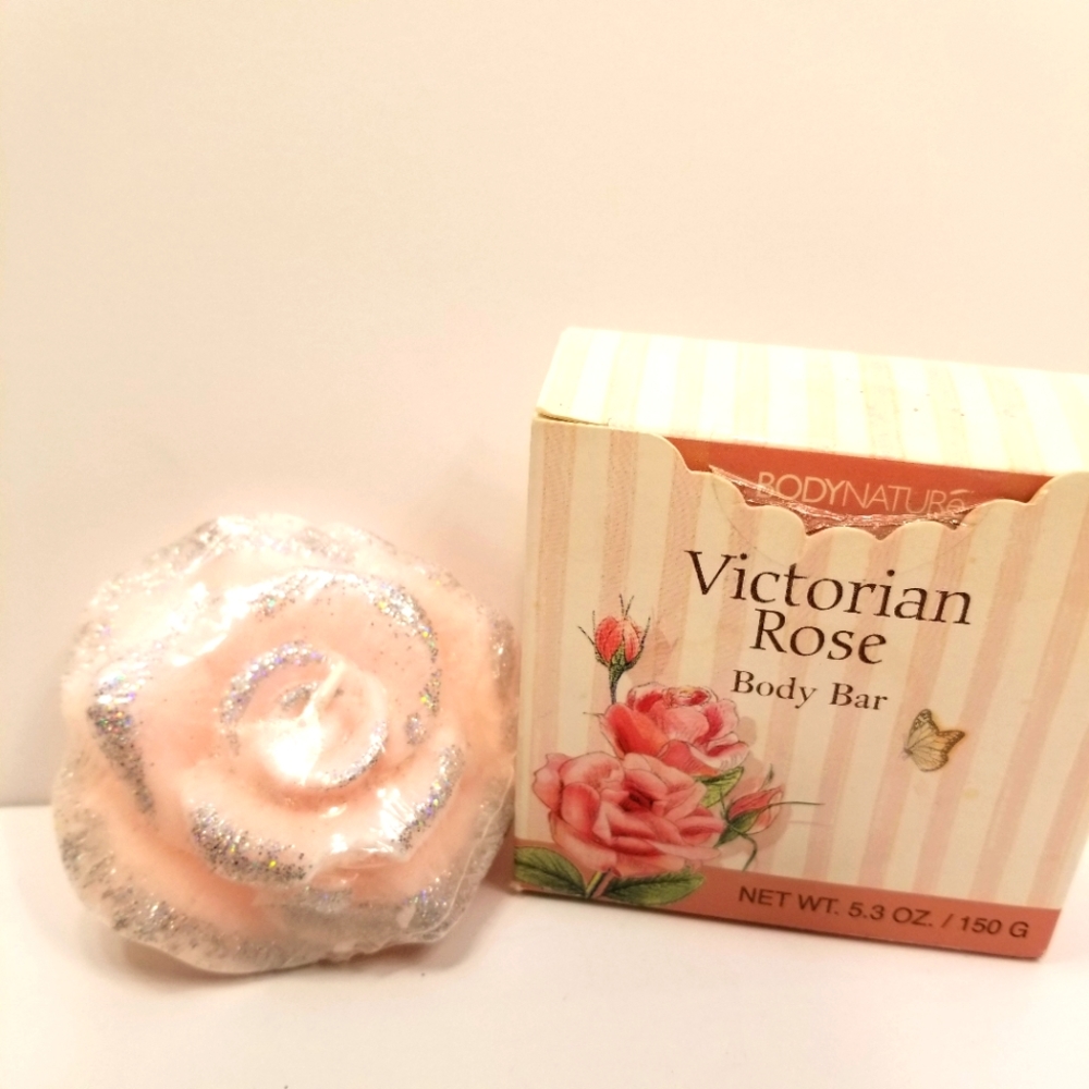 ✅NIB 2 pieces Victorian Rose Soap & Candle Set